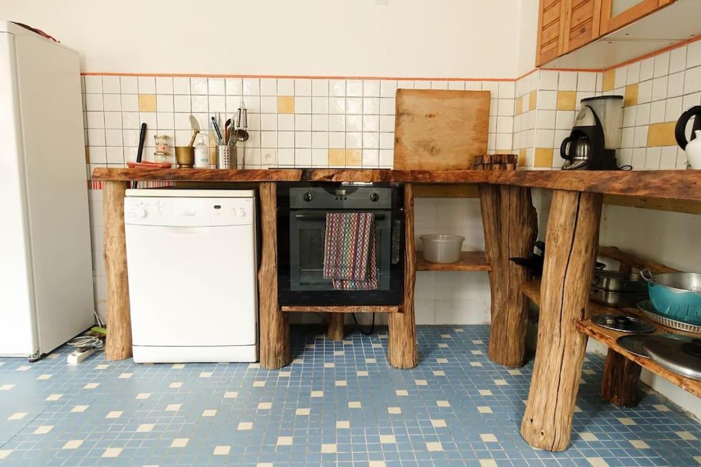 Gite Au Coeur D'Une Residence D'Artiste Saint-Aubin-de-Bonneval Exterior foto