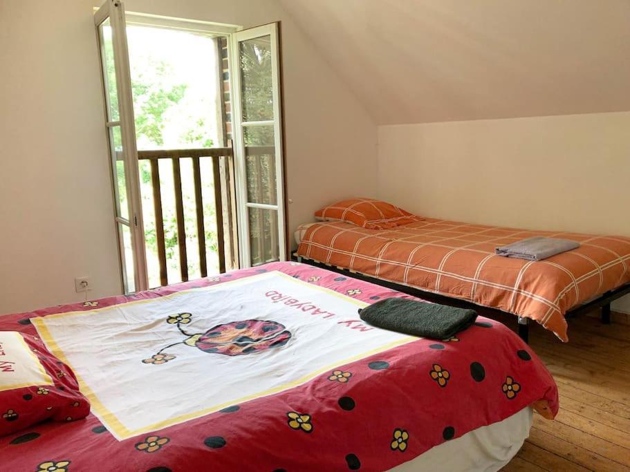 Gite Au Coeur D'Une Residence D'Artiste Saint-Aubin-de-Bonneval Exterior foto